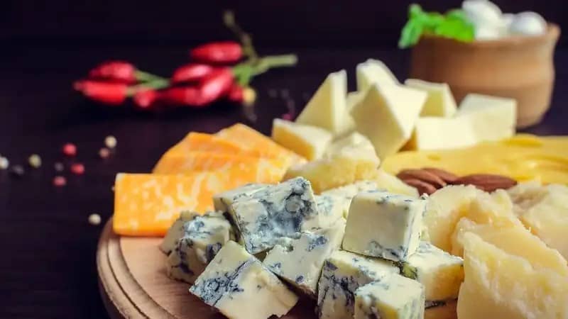 Külömböző sajt készítmények amit UHT tejbő nem lehet csinálni